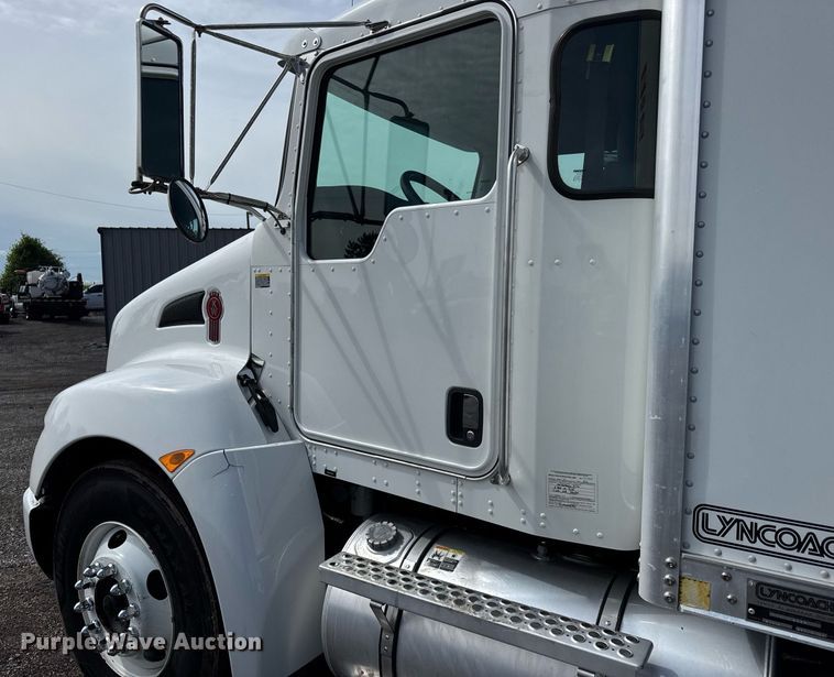 image for item EQ1475 2020 Kenworth T370 box truck