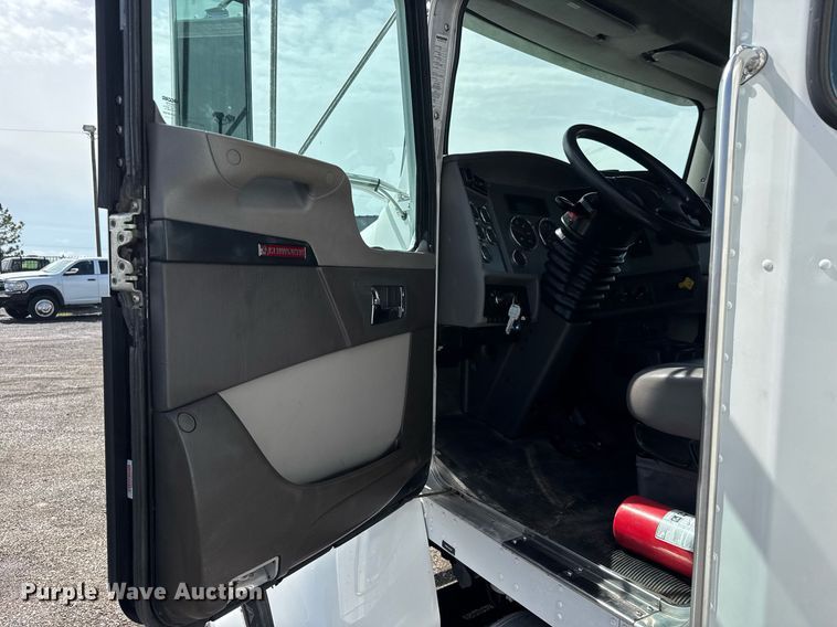 image for item EQ1475 2020 Kenworth T370 box truck