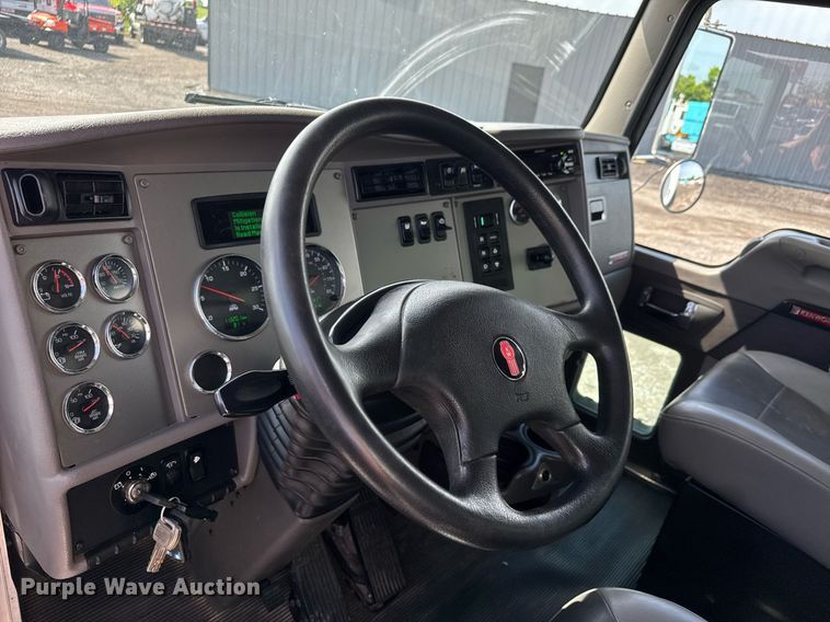 image for item EQ1475 2020 Kenworth T370 box truck