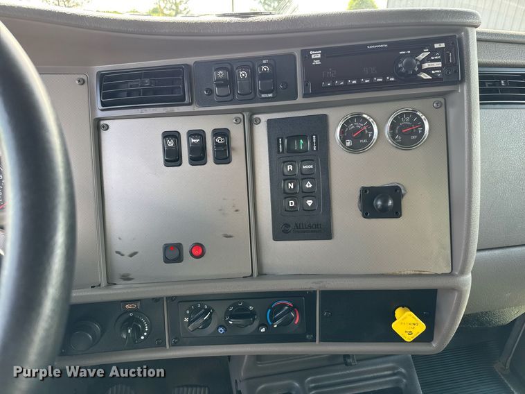 image for item EQ1475 2020 Kenworth T370 box truck