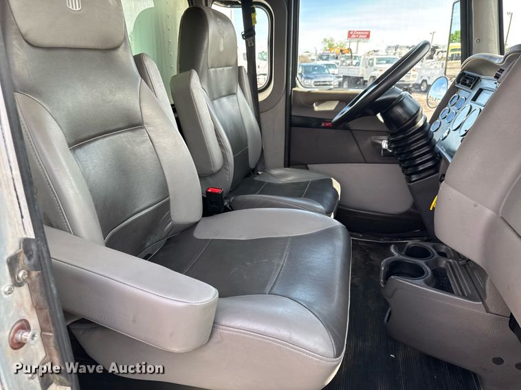 image for item EQ1475 2020 Kenworth T370 box truck