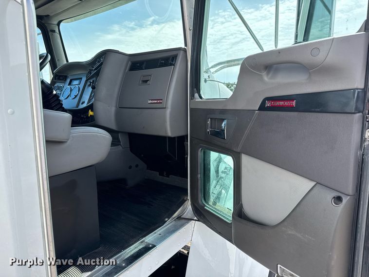 image for item EQ1475 2020 Kenworth T370 box truck