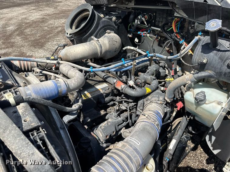 image for item EQ1475 2020 Kenworth T370 box truck