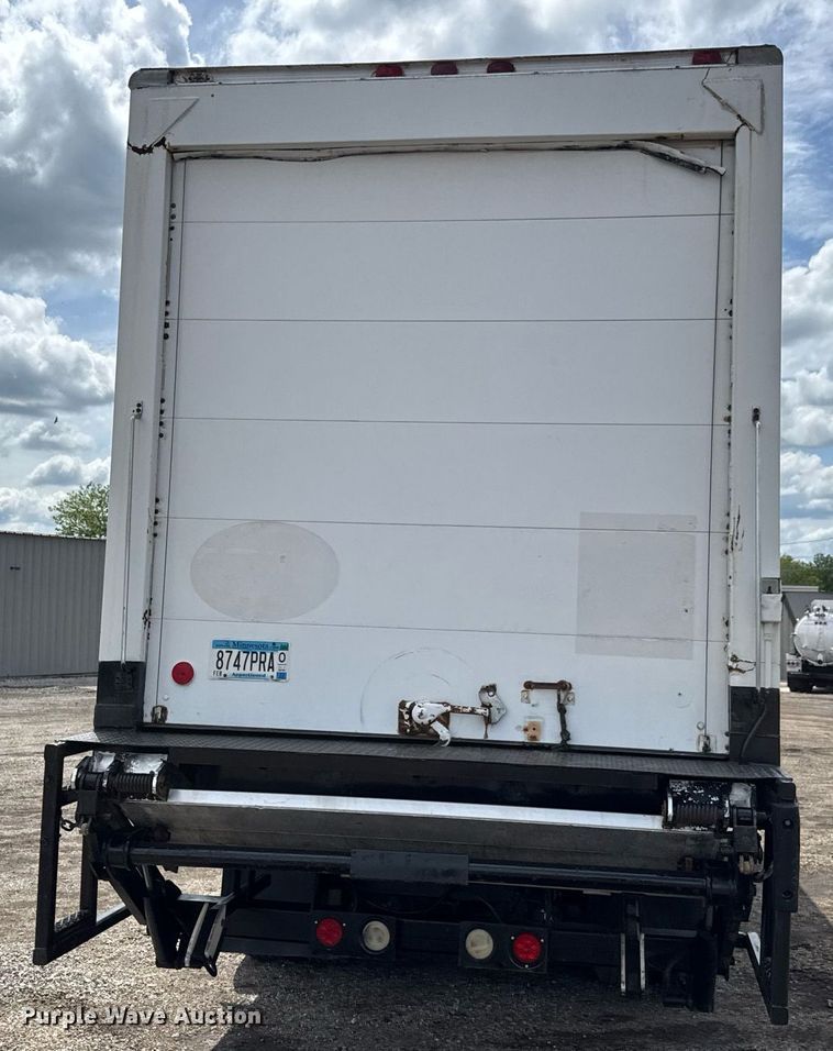 image for item EQ1481 2004 Freightliner Business Class M2 refrigerated truck