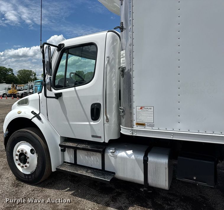 image for item EQ1481 2004 Freightliner Business Class M2 refrigerated truck