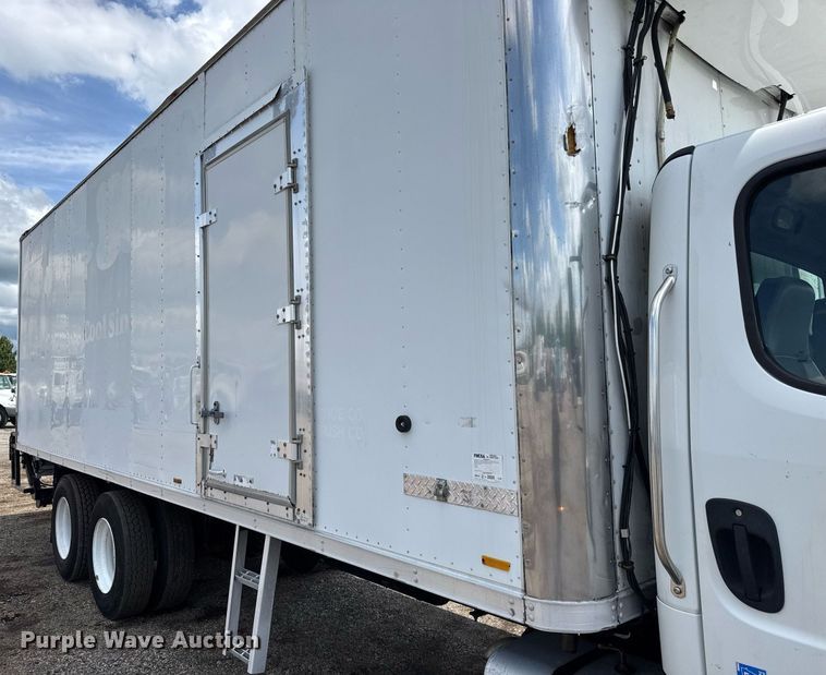 image for item EQ1481 2004 Freightliner Business Class M2 refrigerated truck