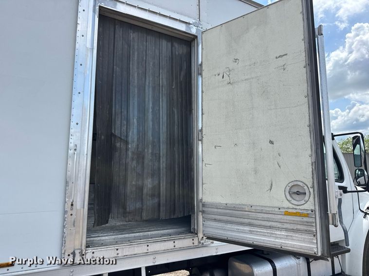 image for item EQ1481 2004 Freightliner Business Class M2 refrigerated truck