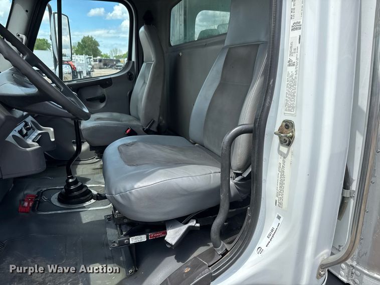 image for item EQ1481 2004 Freightliner Business Class M2 refrigerated truck