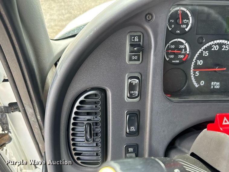 image for item EQ1481 2004 Freightliner Business Class M2 refrigerated truck