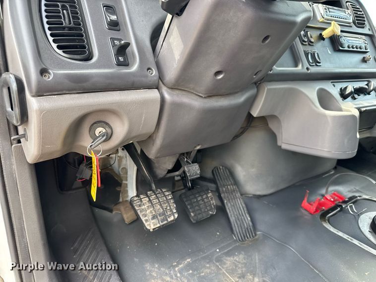 image for item EQ1481 2004 Freightliner Business Class M2 refrigerated truck