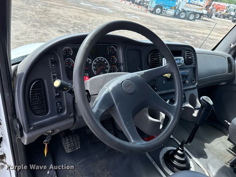 image for item EQ1481 2004 Freightliner Business Class M2 refrigerated truck