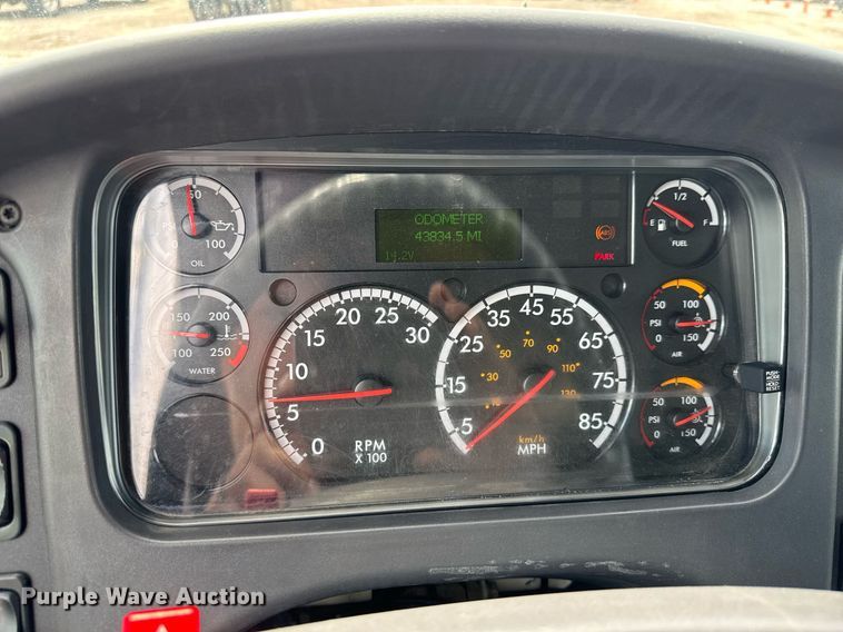 image for item EQ1481 2004 Freightliner Business Class M2 refrigerated truck