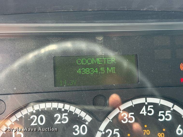 image for item EQ1481 2004 Freightliner Business Class M2 refrigerated truck