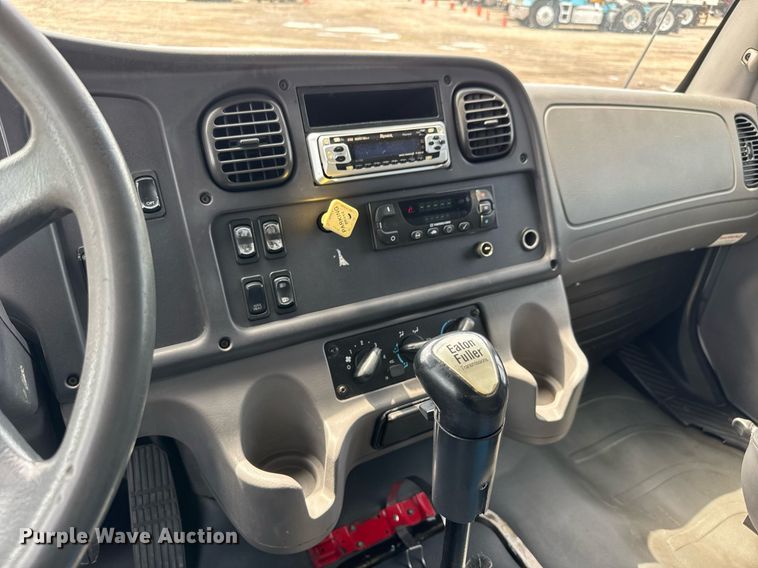 image for item EQ1481 2004 Freightliner Business Class M2 refrigerated truck