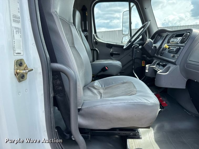 image for item EQ1481 2004 Freightliner Business Class M2 refrigerated truck