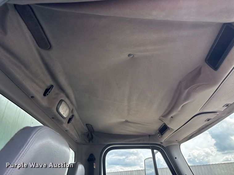 image for item EQ1481 2004 Freightliner Business Class M2 refrigerated truck