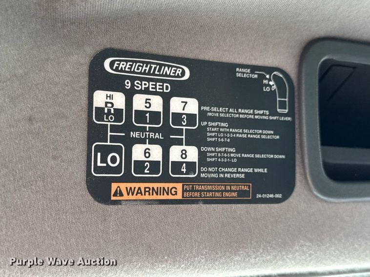 image for item EQ1481 2004 Freightliner Business Class M2 refrigerated truck