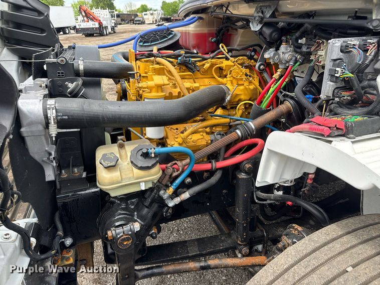 image for item EQ1481 2004 Freightliner Business Class M2 refrigerated truck