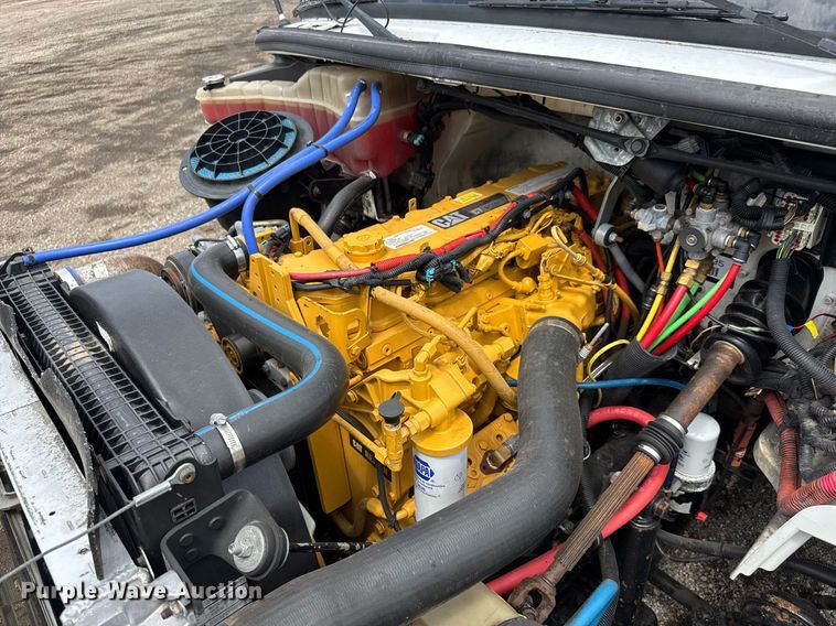 image for item EQ1481 2004 Freightliner Business Class M2 refrigerated truck