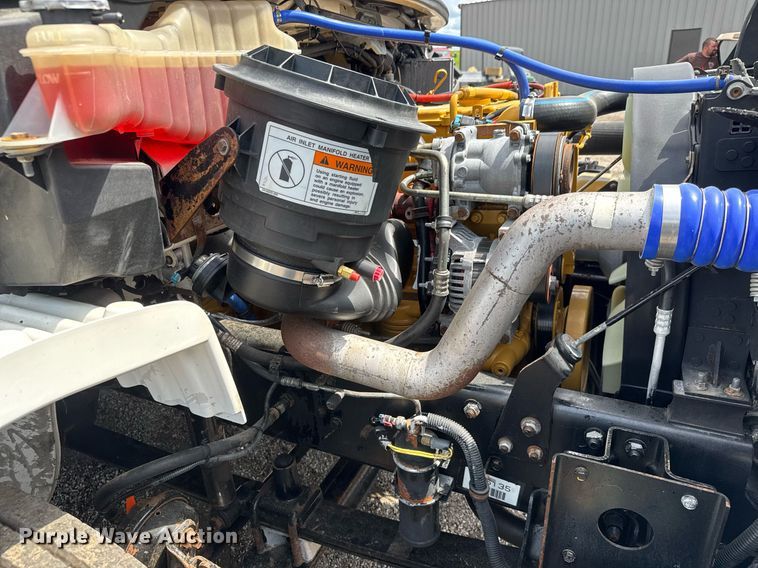 image for item EQ1481 2004 Freightliner Business Class M2 refrigerated truck