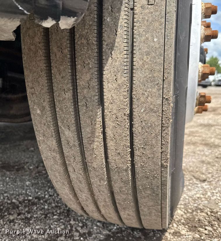 image for item EQ1481 2004 Freightliner Business Class M2 refrigerated truck