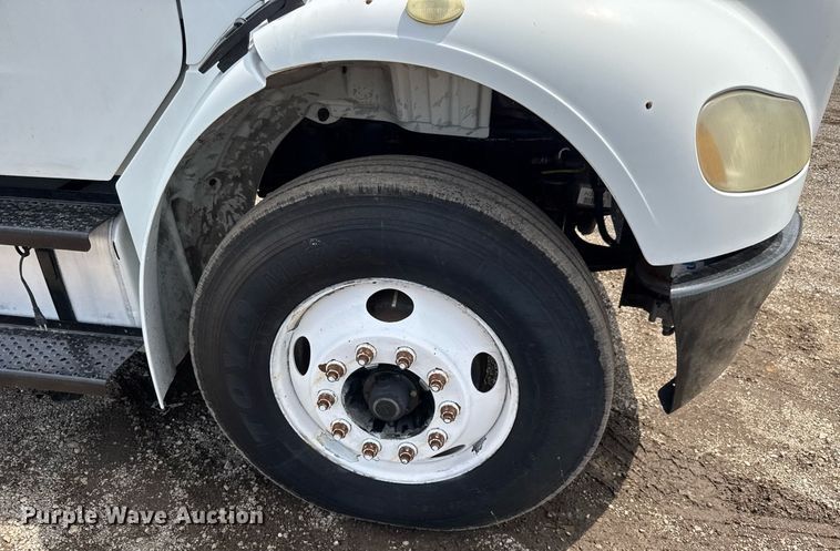 image for item EQ1481 2004 Freightliner Business Class M2 refrigerated truck