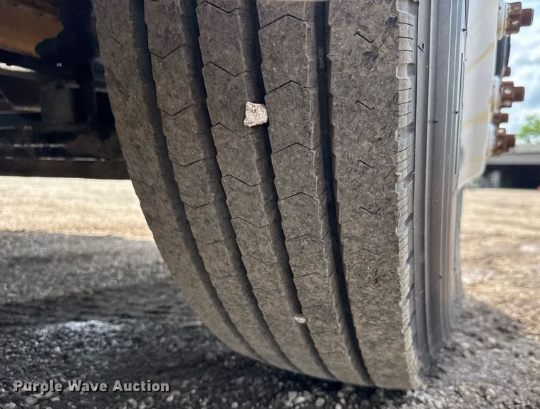 image for item EQ1481 2004 Freightliner Business Class M2 refrigerated truck