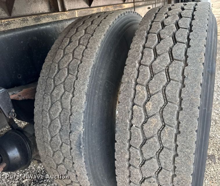 image for item EQ1481 2004 Freightliner Business Class M2 refrigerated truck