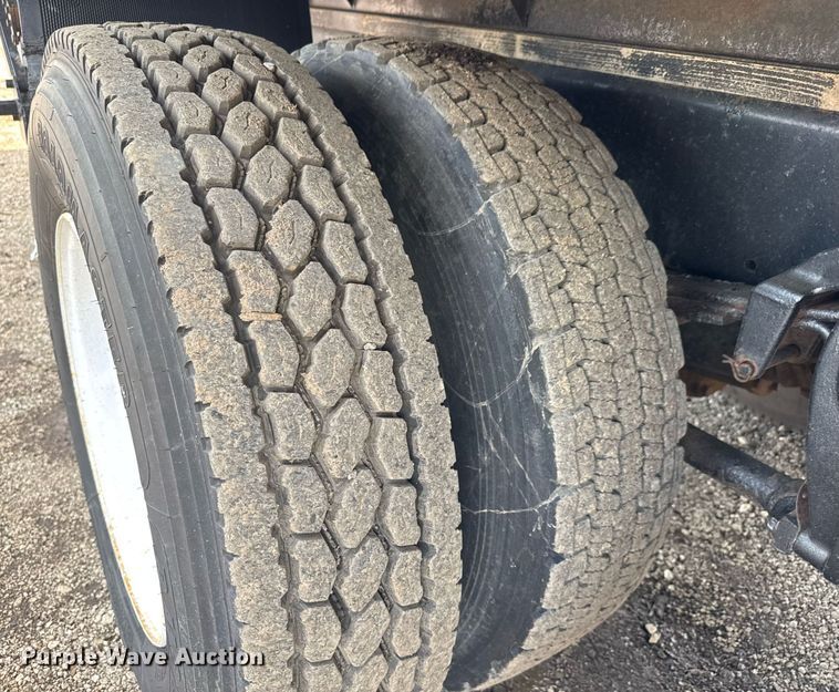 image for item EQ1481 2004 Freightliner Business Class M2 refrigerated truck