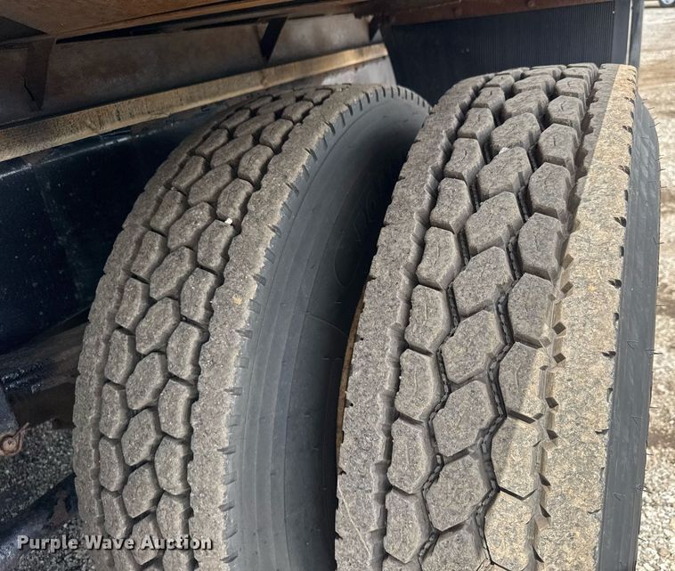 image for item EQ1481 2004 Freightliner Business Class M2 refrigerated truck