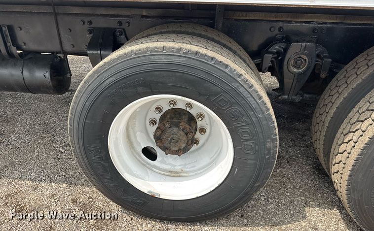 image for item EQ1481 2004 Freightliner Business Class M2 refrigerated truck