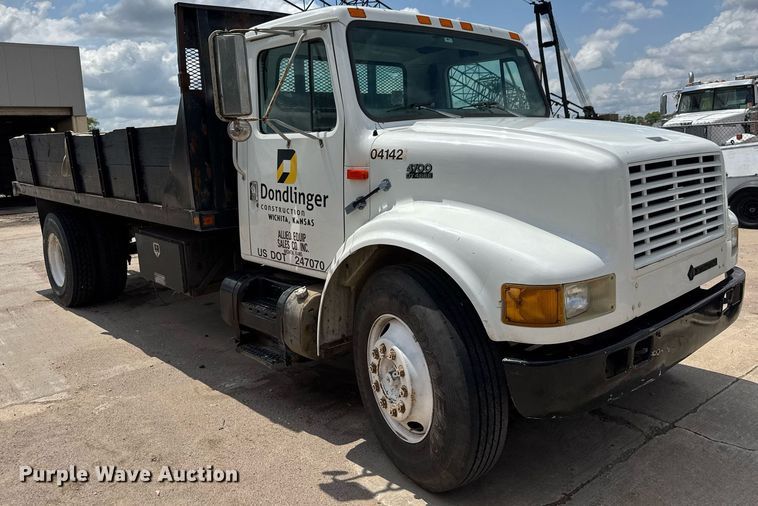 image for item EQ1497 1998 International 4700 dump flatbed truck