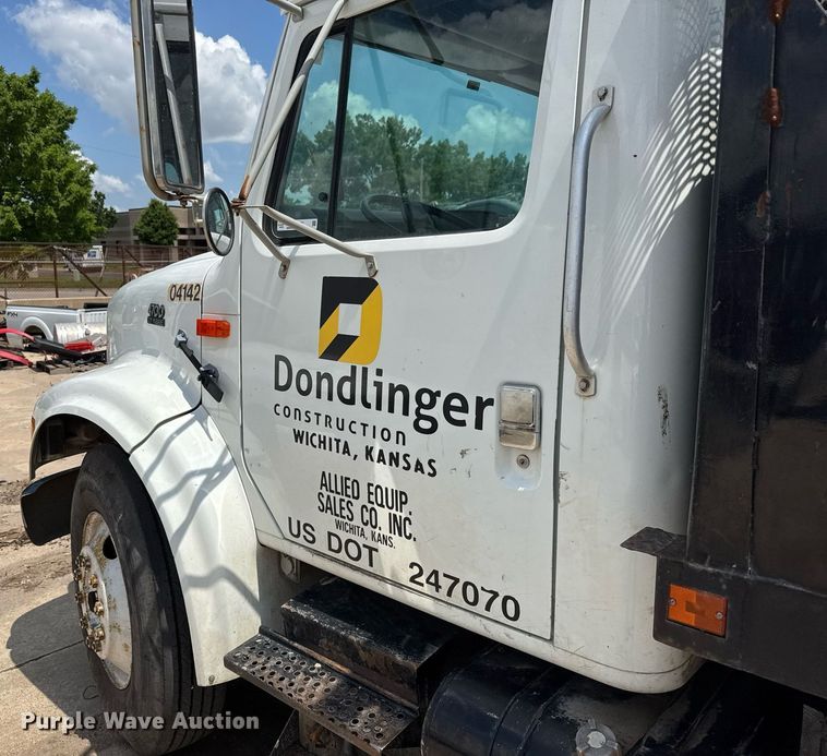 image for item EQ1497 1998 International 4700 dump flatbed truck