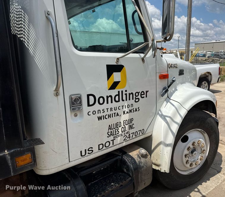 image for item EQ1497 1998 International 4700 dump flatbed truck