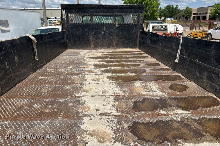 image for item EQ1497 1998 International 4700 dump flatbed truck