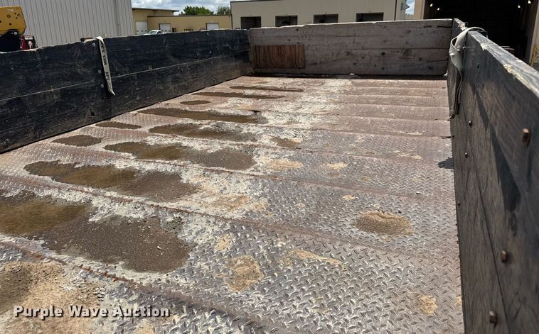 image for item EQ1497 1998 International 4700 dump flatbed truck