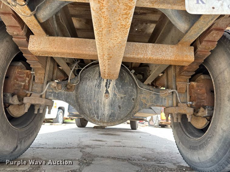 image for item EQ1497 1998 International 4700 dump flatbed truck