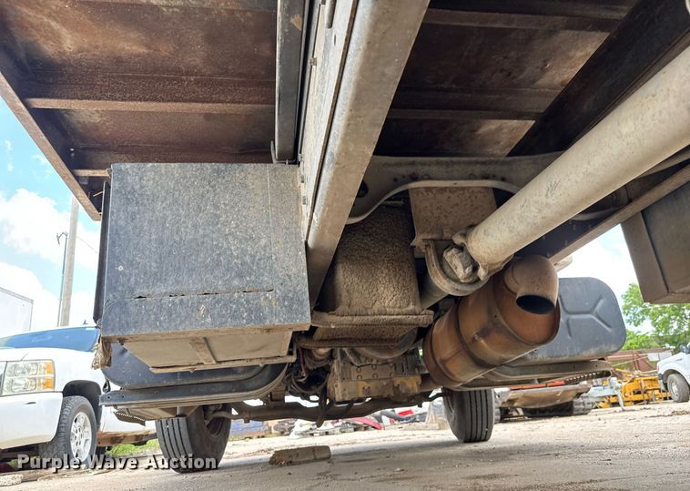 image for item EQ1497 1998 International 4700 dump flatbed truck