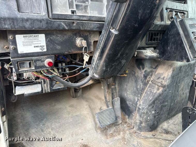 image for item EQ1497 1998 International 4700 dump flatbed truck