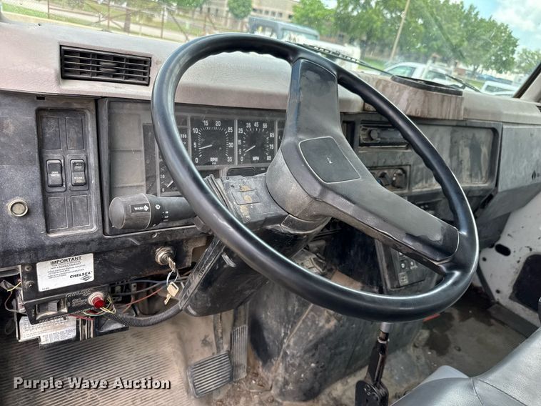 image for item EQ1497 1998 International 4700 dump flatbed truck