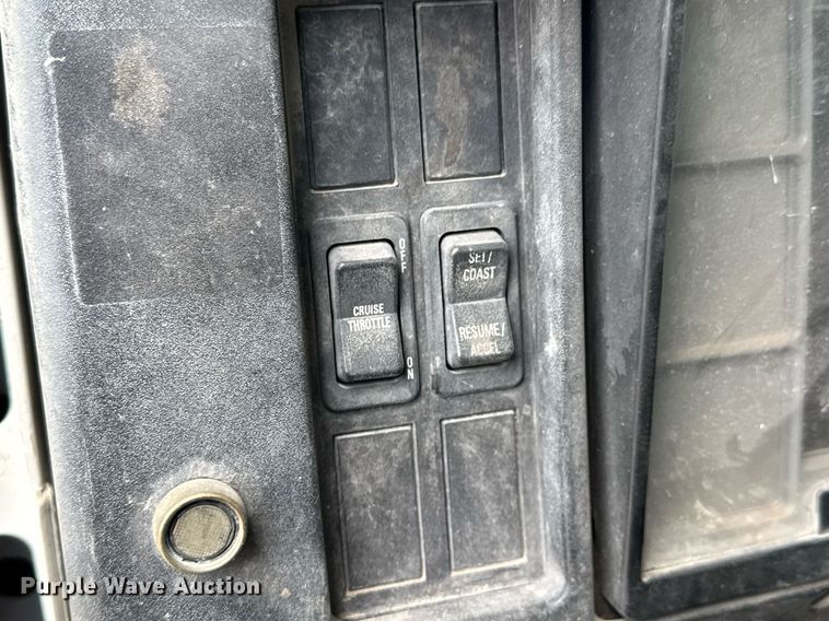 image for item EQ1497 1998 International 4700 dump flatbed truck