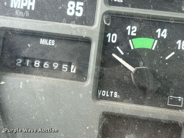 image for item EQ1497 1998 International 4700 dump flatbed truck