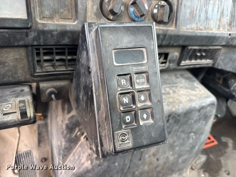 image for item EQ1497 1998 International 4700 dump flatbed truck