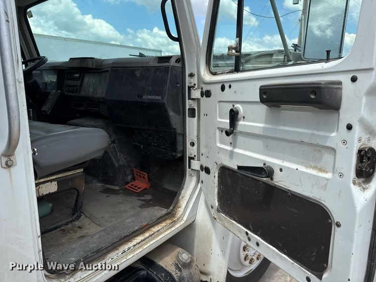 image for item EQ1497 1998 International 4700 dump flatbed truck