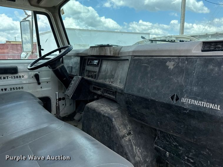 image for item EQ1497 1998 International 4700 dump flatbed truck