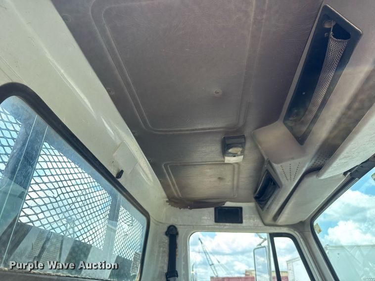 image for item EQ1497 1998 International 4700 dump flatbed truck