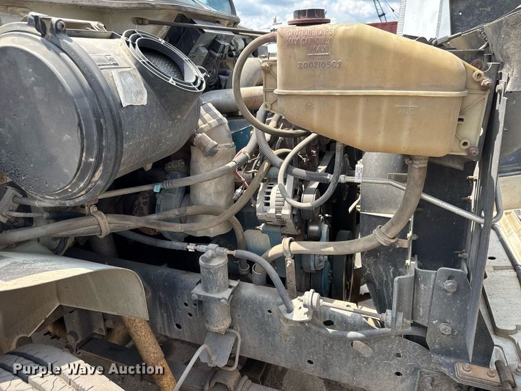 image for item EQ1497 1998 International 4700 dump flatbed truck