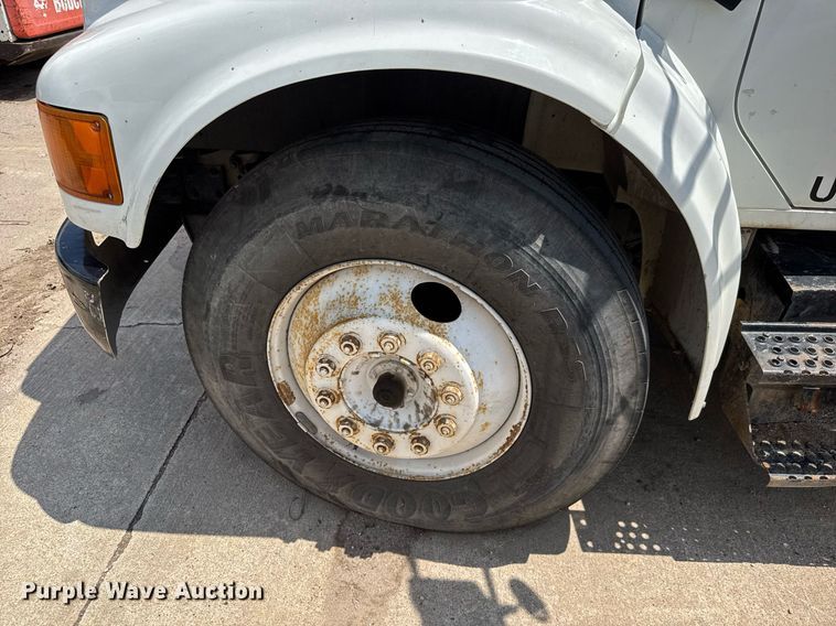 image for item EQ1497 1998 International 4700 dump flatbed truck