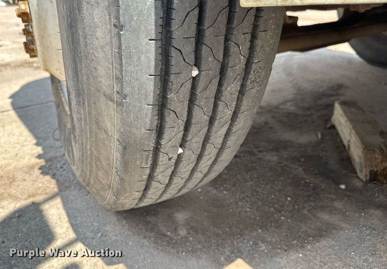 image for item EQ1497 1998 International 4700 dump flatbed truck