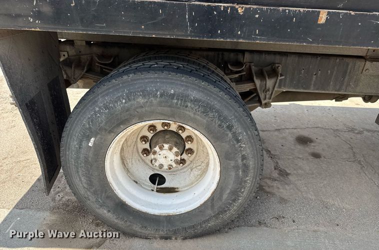 image for item EQ1497 1998 International 4700 dump flatbed truck